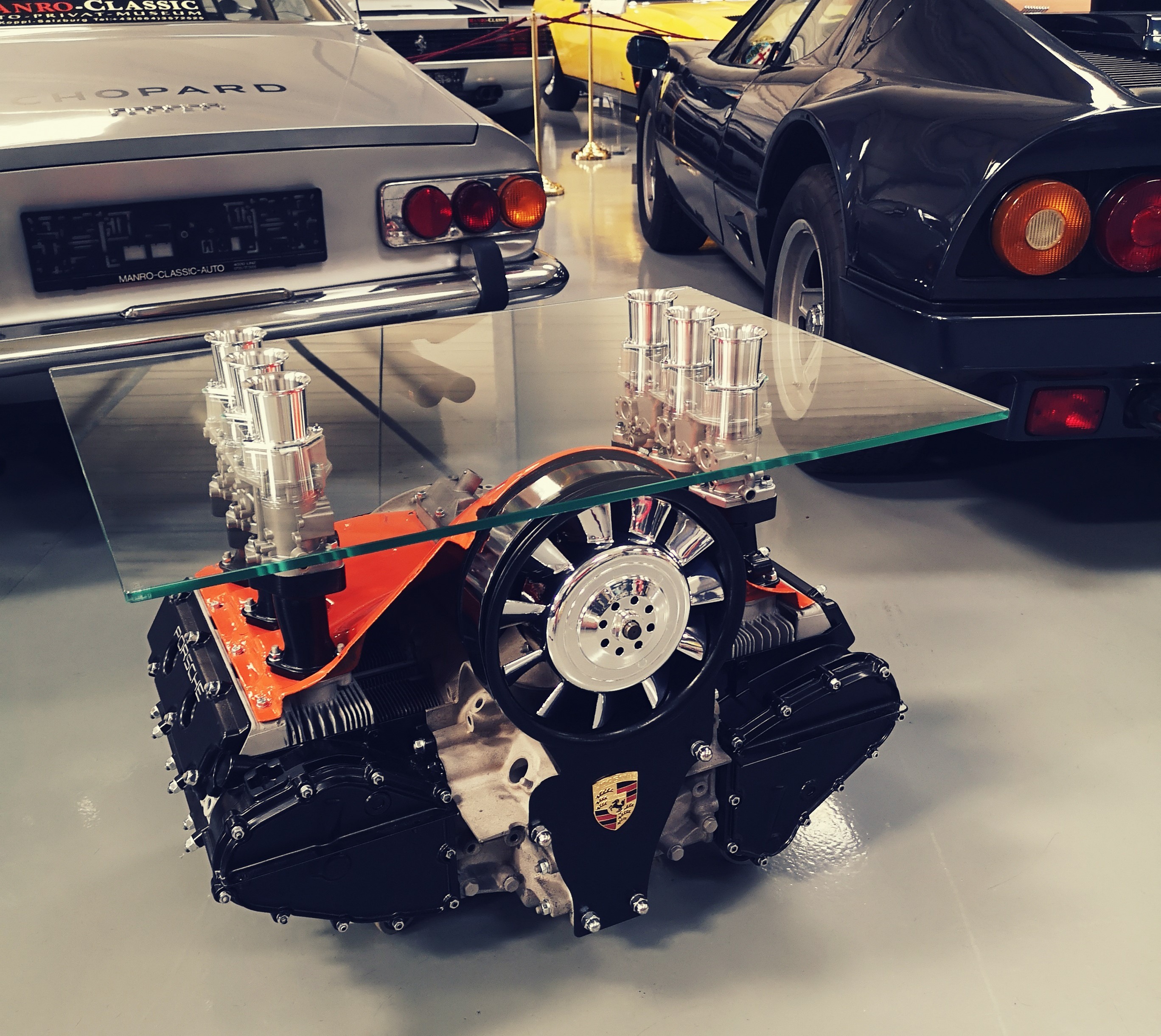 Porsche Motor Tisch 901.jpg  Manro - Classic Auto & Musik Museum
